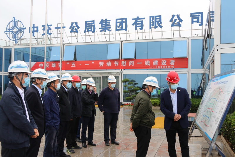 聽(tīng)取雄安容東3標(biāo)項(xiàng)目介紹（2） - 副本.JPG