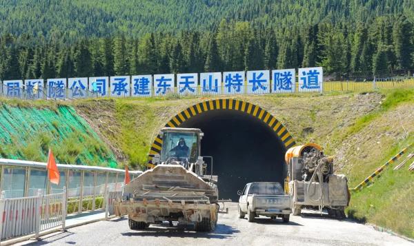 已掘進(jìn)8.3公里！全長(zhǎng)11.77公里的東天山特長(zhǎng)隧道建設(shè)進(jìn)展順利