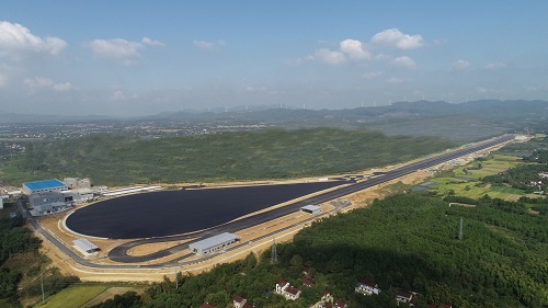 1605488418827378.jpg 安徽上海汽檢廣德試驗(yàn)場(chǎng)項(xiàng)目瀝青施工完成攤鋪2.jpg